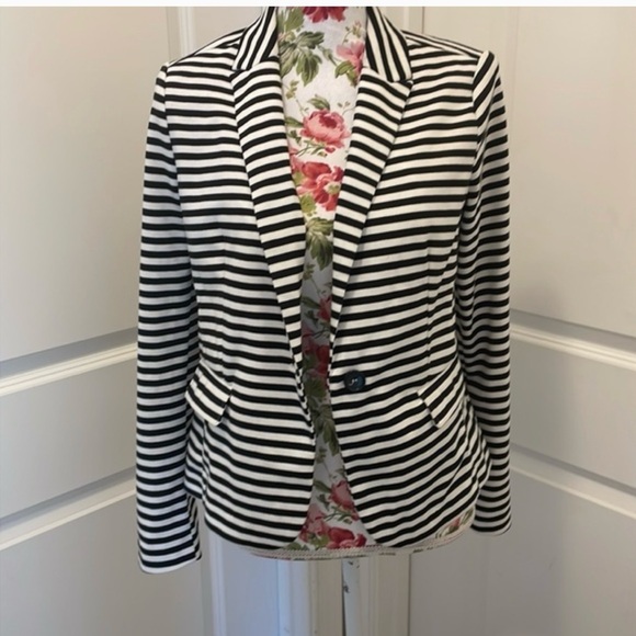 Covington Black and White Striped Blazer - Picture 3 of 7